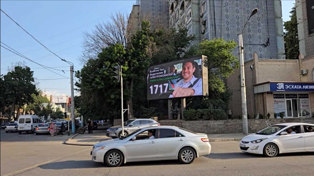 Худжанд, ул. Гагарина, ул. Шарк, (банк Эсхата)
